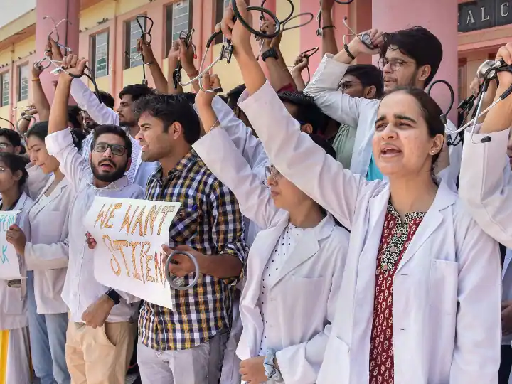 Covid Allowance Not Received In BMC Hospital Resident Doctors Threatened To Strike Ann