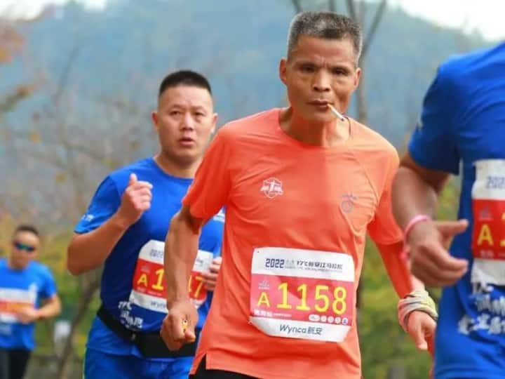 Chinese Man Is 50 Year Old Complete 42 Km Marathon While Smoking Cigarettes