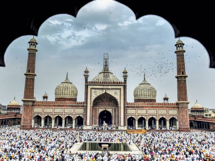 Jama Masjid: जामा मस्जिद से लड़कियों की एंट्री पर लगे बैन का बोर्ड हटा, इमाम बुखारी ने याद दिलाई 'शुचिता'