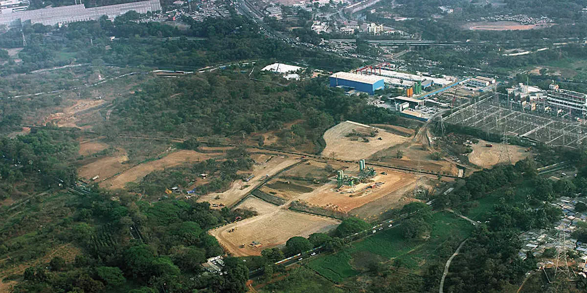 metro car shed in aarey, आरेतील आणखी ८४ झाडांवर गंडांतर ; सुप्रीम कोर्टात घेतलेल्या भूमिकेवर मेट्रोचा यू-टर्न - in u-turn on its sc statement, mmrcl wants to cut 84 trees for aarey car shed