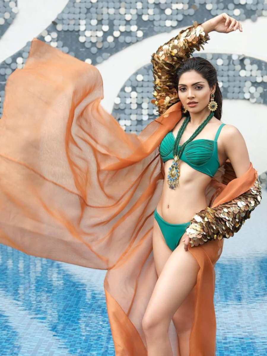 Divita Rai shows off her curves in a green bikini!