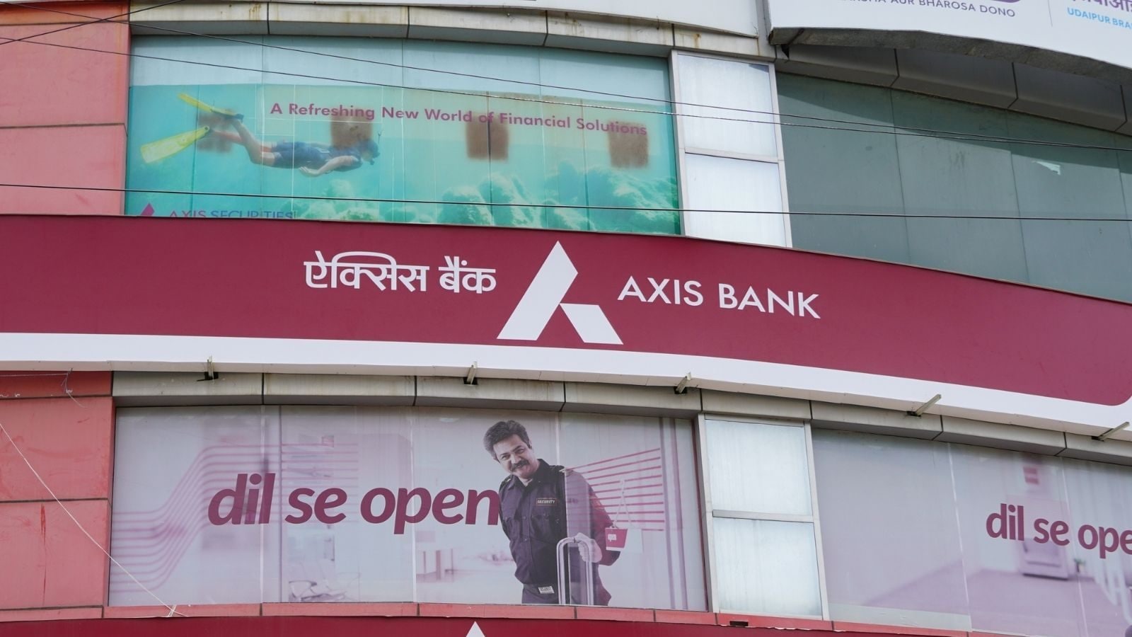 Axis Bank Shares at Fresh Life-Time High; Should you Book Profit or Accumulate?