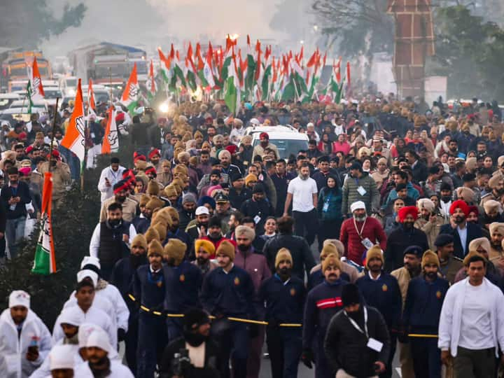 भारत जोड़ो यात्रा के दौरान राहुल गांधी की सुरक्षा में चूक! होशियारपुर में सुरक्षा घेरे को तोड़कर करीब पहुंचा शख्स