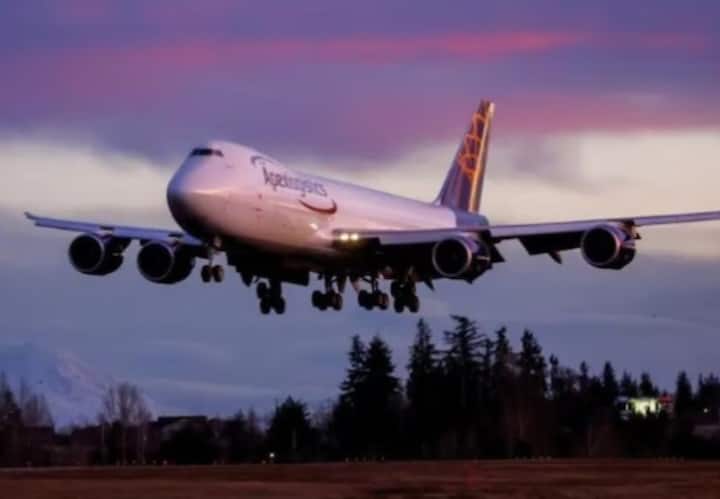 Boeing Bids Farewell To An Icon Delivers Last 747 Jumbo Jet