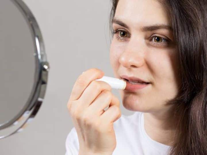 These 8 Reasons Behind Chapped Dry Cracked Lips