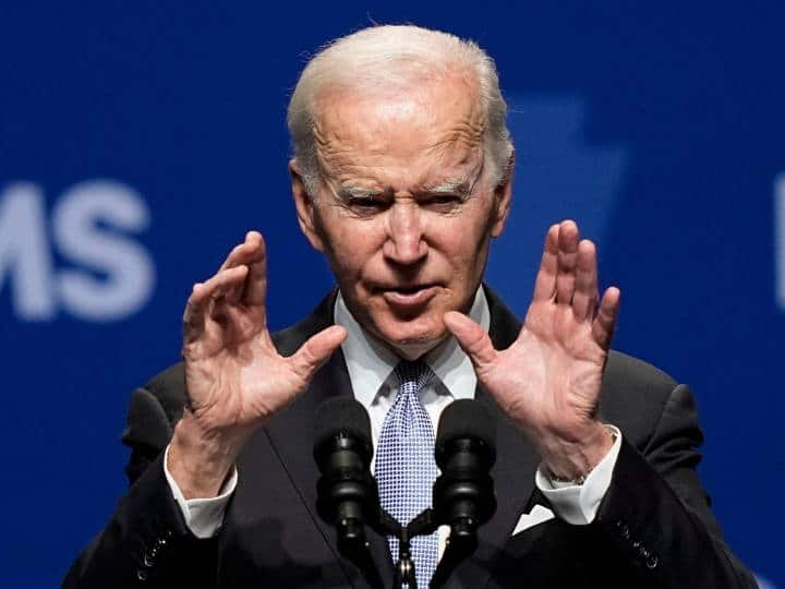 US Capital Attack Two Years Completed Joe Biden Gives Awards To Policeman Who Stopped Donald Trump Supporters | US Capital Attack: यूएस कैपिटल हिंसा के दो साल पूरे, बाइडेन ने कहा