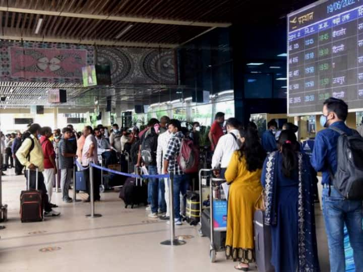 DGCA Seeks Report On SpiceJet Flight Delay Passengers Stranded In Aerobridge Without Water Watch Video