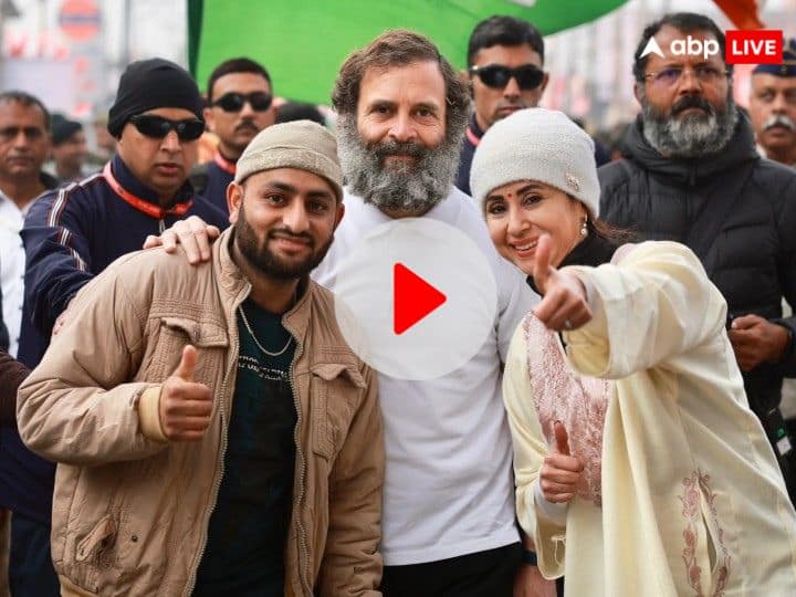 Urmila Matondkar Participated In Rahul Gandhi Bharat Jodo Yatra Today In Jammu Kashmir