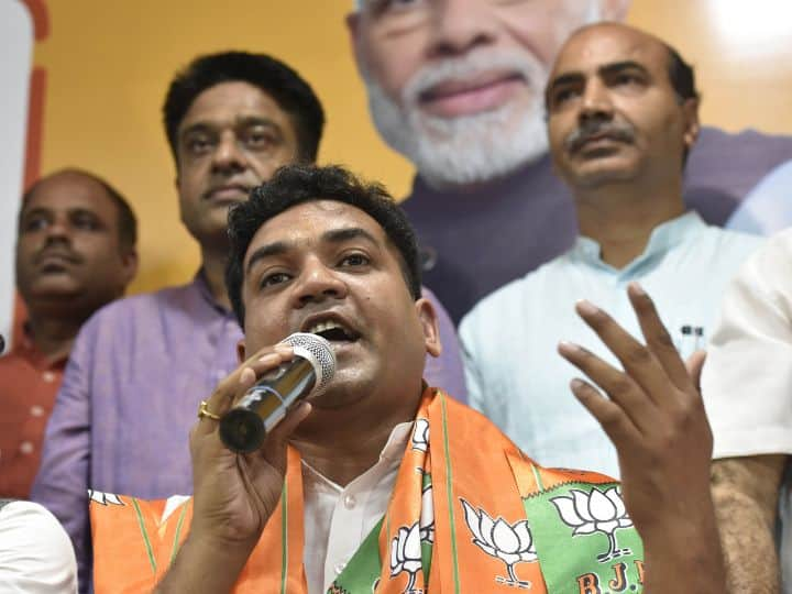 Delhi Excise Policy BJP Leader Kapil Mishra Taunt On Changing Phone Several Times By Manish Sisodia | 'फ्रॉड और क्रिमिनल आदमी बदलते हैं फोन', कपिल मिश्रा बोले