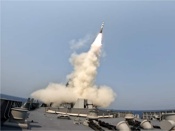 Indian Navy Successfully Tested Brahmos Missile In Arabian Sea Increase Tension Of Pakistan Government During Its Worst Economy