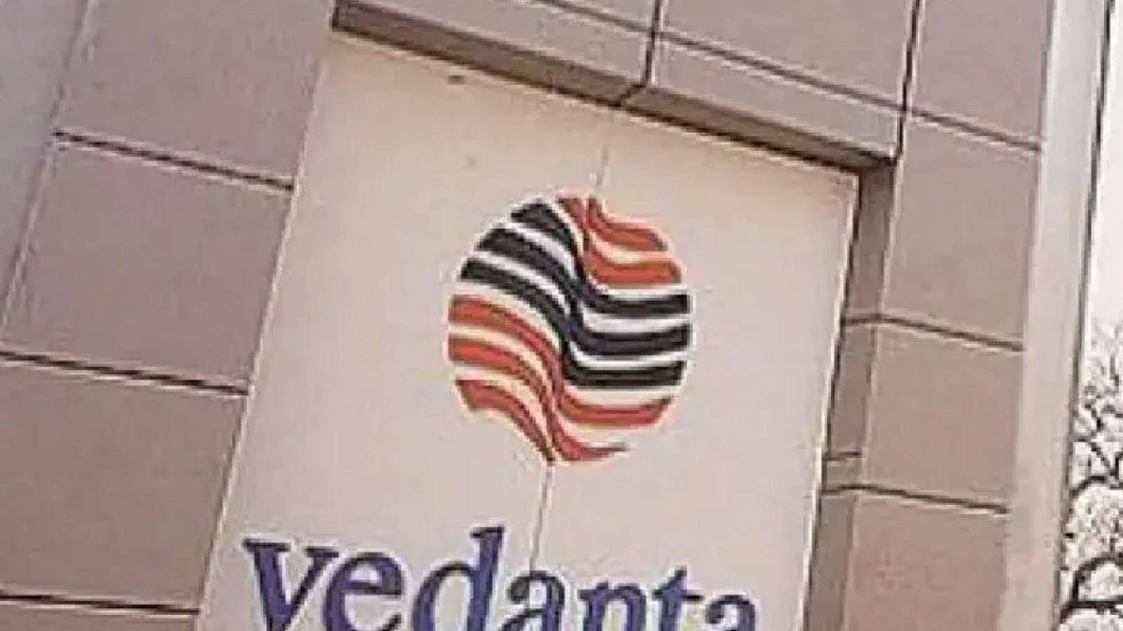 Moody's Lowers Vedanta Resources'CFR Rating to Caa1; Shares Slip Over 4%