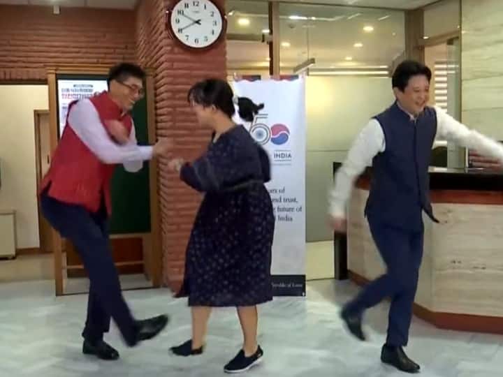 Naatu Naatu Song Oscar Award Korean Embassy Members Dance On RRR Movie Oscar Wining Song