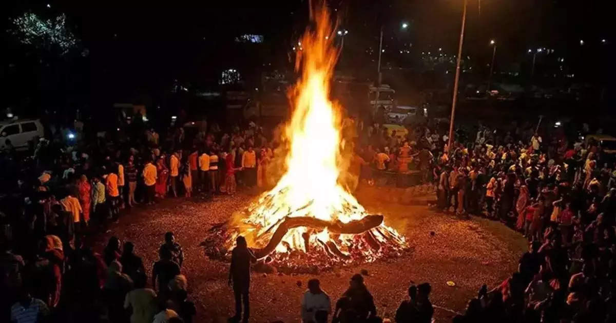 bullet fired in holika dahan, होळीच्या सणाला गालबोट, होलिका दहनाला शेण फेकण्यावरुन वाद, तिघांवर गोळीबार... - man lost life and three injured in firing during holika dahan bhojpur bihar