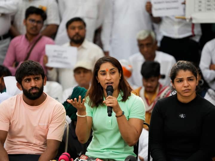 Wrestlers Protest Jantan Mantar Delhi Reaction On Fir Against Wfi Chief Brij Bhushan Sharan Singh | Wrestlers Protest: 'FIR से हमें क्या मिलेगा?' बृजभूषण सिंह के खिलाफ केस दर्ज होने के बाद बोले पहलवान, कहा