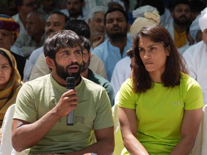 Protesting Wrestlers Alleges That Babita Phogat Forced To Sign On Report And Police Not Registering FIR Against WFI Chief