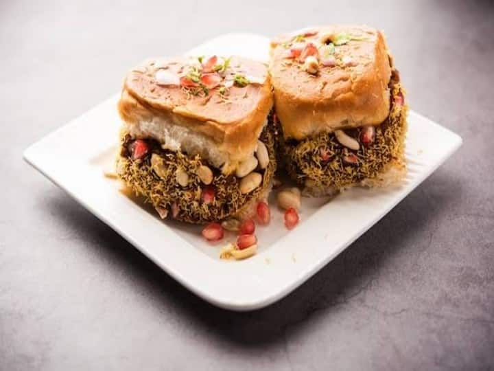 How To Make Gujarati Dabeli Note The Recipe It Look Like Maharashtrian Vada Pa