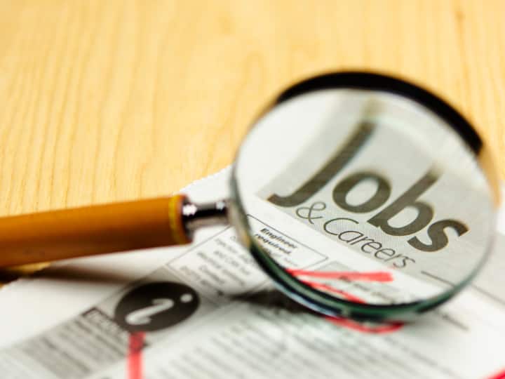 ​ISRO Jobs 2023: इसरो में निकली कई पद पर भर्ती, लाखों में मिलेगी सैलरी, जल्द करें अप्लाई