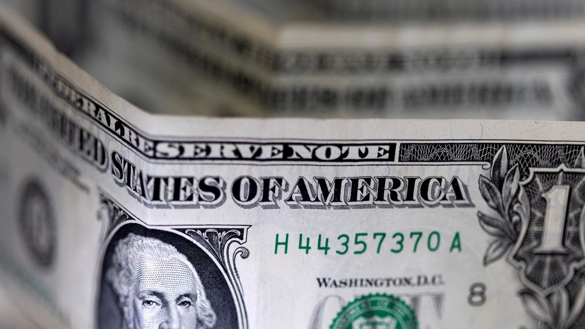 अमेरिकी मुद्रास्फीति के आंकड़ों और फेड दर के फैसले से डॉलर आगे बढ़ा