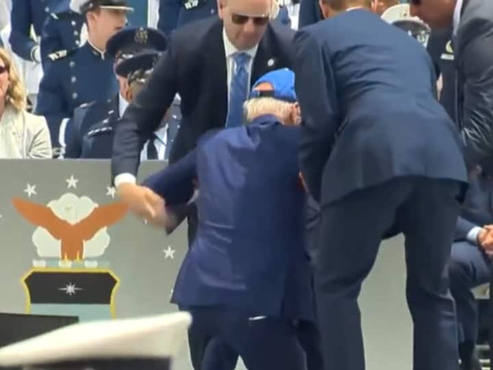एयरफोर्स एकेडमी ग्रेजुएशन प्रोग्राम के दौरान मंच से गिर पड़े अमेरिकी राष्ट्रपति जो बाइडेन