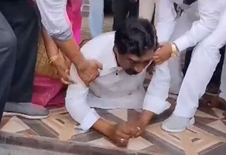 Former Deputy Chief Minister Of Telangana Thatikonda Rajaiah Broke Down Into Tears After Being Denied Election Ticket