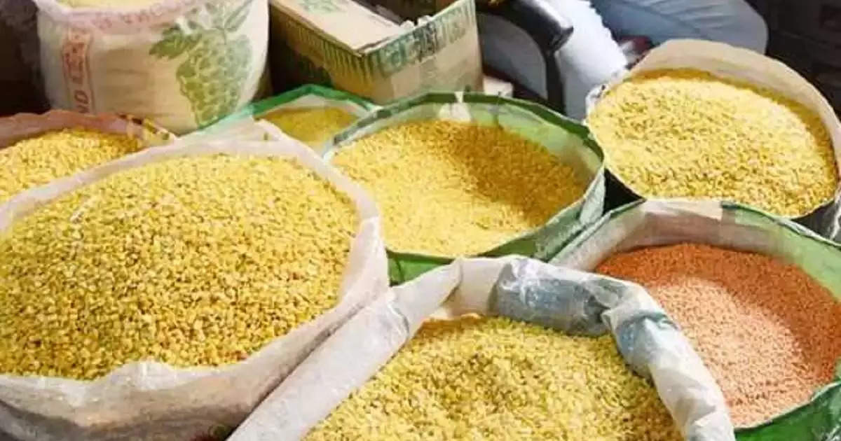 Navi Mumbai Market The Price of Pulses has Increased; टोमॅटोचा दिलासा, पण डाळींनी गृहिणींचं टेन्शन वाढवलं, किरकोळ बाजारात तूरडाळ तब्बल...