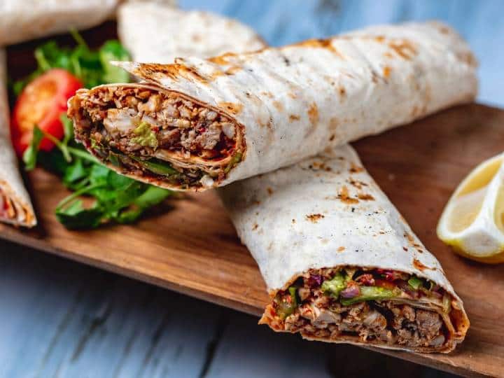 Shawarma खाने के बाद लड़के की मौत, जानिए आखिर इस खाने में ऐसा क्या है जिससे हो सकती है फूड पॉइजनिंग