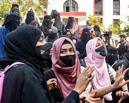 Kerala CPM In Damage Control Mode Over Hijab Remark M V Govindan Thiruvananthapuram | Kerala: सीपीएम नेता के हिजाब पर दिए बयान से बवाल, माकपा बोली