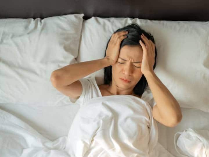 सुबह उठते ही सिरदर्द और भारीपन महसूस होता है? हो सकते हैं इस गंभीर बीमारी के लक्षण