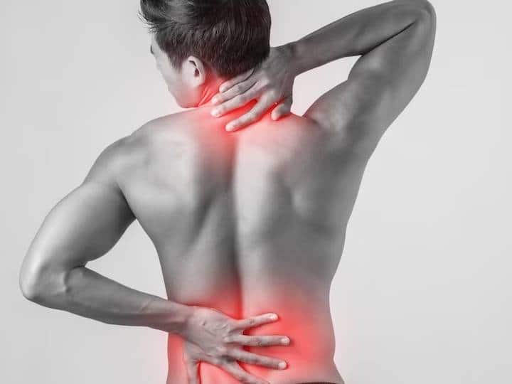 Health Tips: पीठ में होने वाले दर्द को न करें इग्नोर, क्योंकि यह है गंभीर बीमारी के लक्षण