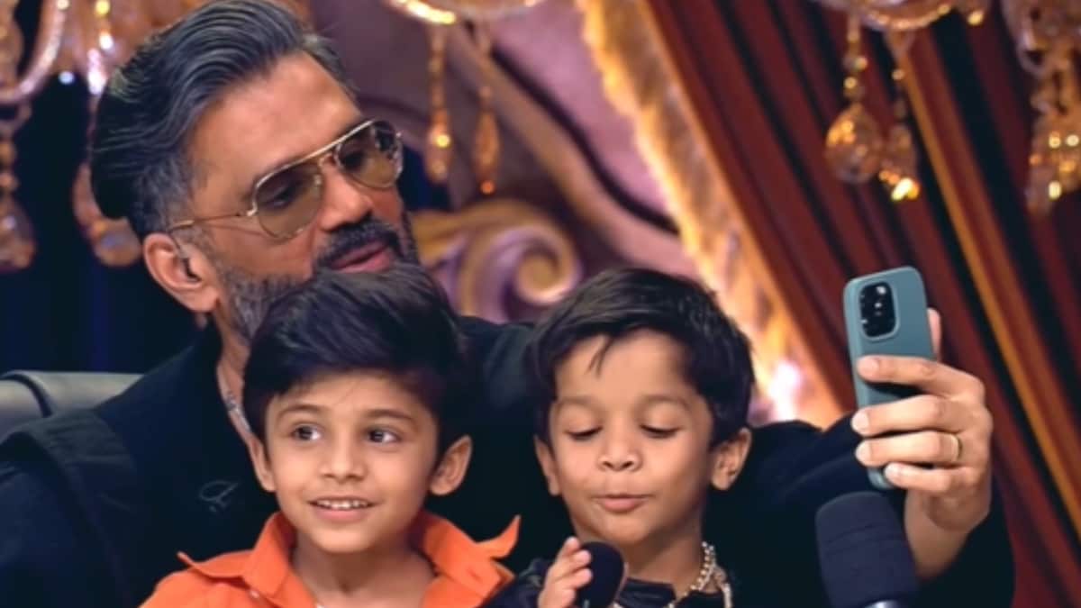 Suniel Shetty's Surprise Call To Sanjay Dutt On Dance Deewane Sets Is Wholesome